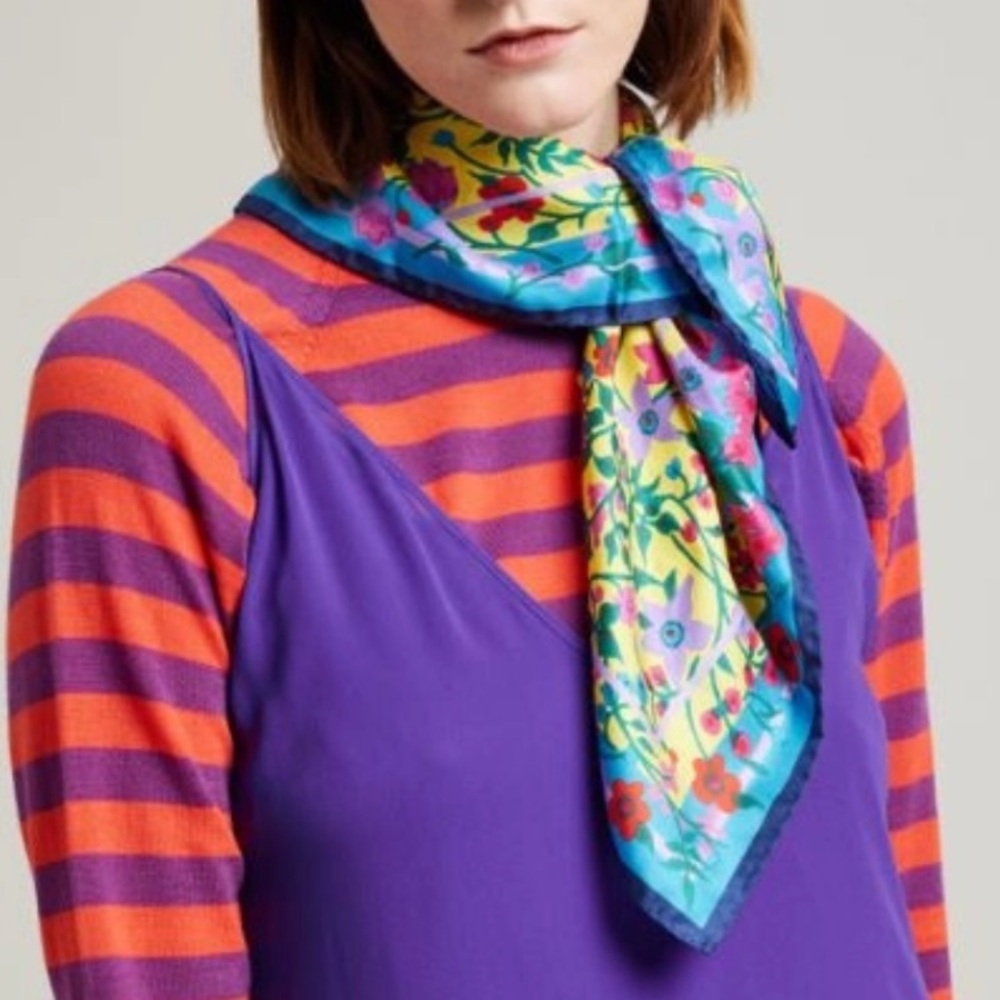 SOLD! NWOT Max Mara Weekend Label-cut Printed Silk Twin Scarf Sz:67*67cm - Picture 3 of 16